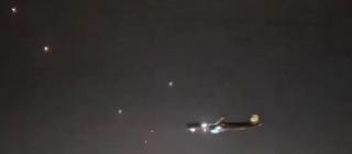 Imagini virale cu un avion de pasageri care aterizează pe aeroportul din Tel Aviv, printre rachetele trase din Gaza