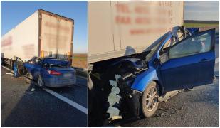 Imagini de groază pe A1, după ce un Ford Focus a intrat cu viteză sub un TIR. Șoferul mașinii a murit pe loc