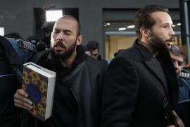 Fraţii Tate rămân în arest preventiv. Decizia Curţii de Apel Bucureşti este definitivă