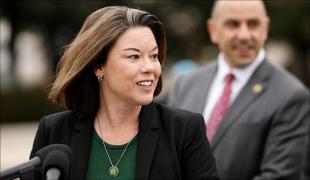 Agresorul a început să facă flotări, apoi a lovit-o cu pumnul în față și a fugit