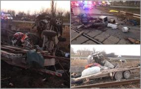 A murit pe scaunul din dreapta, după ce mașina în care se afla a fost lovită de tren, în Arad