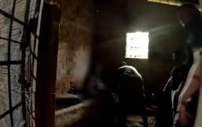 Femeie ţinută captivă 20 ani, într-o cuşcă