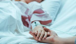 O fetiță de 7 ani, cea mai tânără pacientă cu cancer la sân, a fost operată