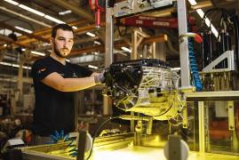 Mercedes angajează peste 500 de oameni într-un oraş din România. A început construirea unei fabrici moderne