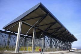 Ce le-a apărut pe monitoare controlorilor de trafic aerian de la Aeroportul Braşov. Au mărit imaginea de 30 de ori pentru a înţelege la ce se uită