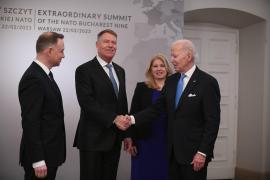 Klaus Iohannis, umăr la umăr cu Joe Biden la Varşovia