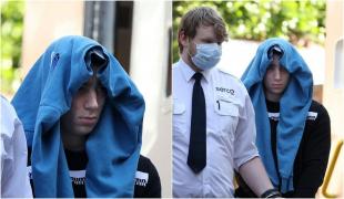 Un adolescent din UK și-a înjunghiat bunica de 17 ori, cu trei cuțite diferite