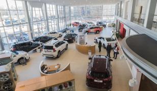 Două mari companii auto anunță cele mai mari creșteri salariale din ultimele decenii