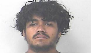 I-a îndesat pâmânt pe gât, apoi l-a îngropat în spatele casei