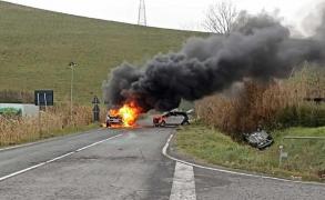 Tânăr român, accident de groază în Italia după două depășiri cu 150 km/oră. Mașina lui a explodat, iar o Lancia a zburat în șanț