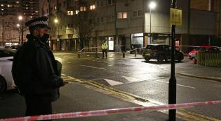 Momente de groază pentru 3 băieți, înjunghiați lângă o gară din Londra