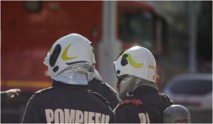 O femeie de 90 de ani s-a ales cu arsuri pe față, după ce apartamentul său a luat foc, în București