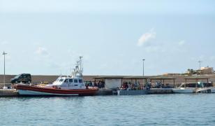 Cadavrele a opt imigranţi, găsite pe o barcă, în Mediterană