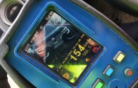 Șofer prins de radar cu 154 km/h pe un drum cu limită de 100 km/h