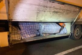 Un şofer român de TIR trebuie să plătească o amendă de aproape 3 milioane de euro. Ce au găsit poliţiştii francezi în maşina lui