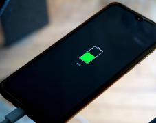 Smartphone-ul care se încarcă în doar 9 minute. Cât costă