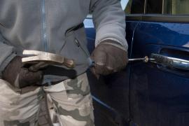 Furau orice maşină în câteva minute: "Ca şi piranha, se ataşează de ea până o taie în bucăţi". Hoți prinși în Bulgaria, operau și în zonele turistice preferate de români