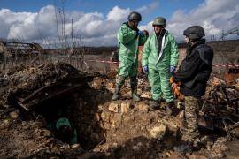 “Colecționarii” de cadavre din Donețk. De ce voluntarii ucraineni "Laleaua neagră" caută trupurile rușilor morți pe front