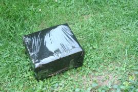 Și-au comandat droguri prin colet: Doi tineri din Neamț, prinși în flagrant când ridicau pachetul sosit din Olanda