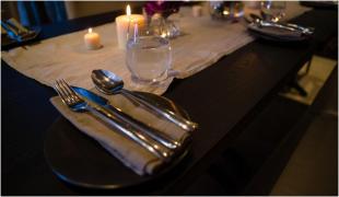 Cină la lumina lumânărilor, în zeci de restaurante din Lyon. Proprietarii trag un semnal de alarmă și cer plafonarea prețurilor la curent