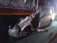 Un turc și o bulgăroiacă au murit lângă Calafat, după ce s-au înfipt cu duba într-un camion oprit pe marginea drumului