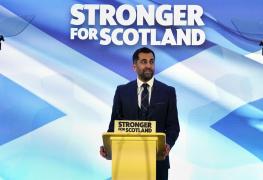 Humza Yousaf a ocupat diverse funcţii în Guvernul scoţian, începând din 2012, fiind ministru la la Justiţie, Transporturi şi Sănătate.