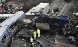 Cine este singurul supraviețuitor din primul vagon al trenului lovit de un marfar, în Grecia. Medicii încearcă să-l ţină în viaţă