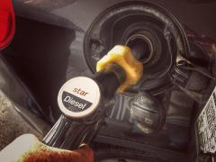 Preţul la motorină este în scădere faţă de ziua precedentă