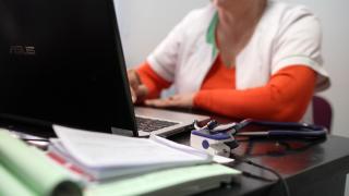 Medicii de familie cer înlocuirea tipizatelor de hârtie cu formulare electronice și avertizează că SIUI le pune în pericol activitatea