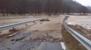 Alertă de inundații în România. Cod portocaliu în 5 județe și galben în 16, până sâmbătă noapte