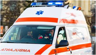 Un bătrân de 76 de ani, izbit mortal de o ambulanţă pe o şosea din județul Galați. Autospeciala era în misiune