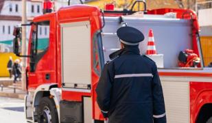 Incendiu puternic în Ialomiţa. Un bărbat de 63 de ani a murit după ce casa i-a ars complet