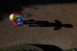 Copil de 13 ani, lovit de o şoferiţă în timp ce se plimba cu bicicleta, în Piatra Olt. În ce stare e micuţul