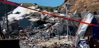 Clădire de trei etaje s-a prăbușit peste o șosea din Mexic. Momentul a fost surprins