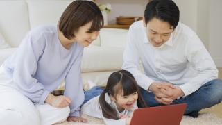 Jumătate dintre tinerii japonezi necăsătoriţi nu vor copii - sondaj. Măsurile guvernului nu îi conving să devină părinţi