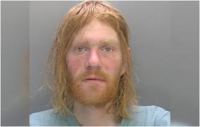 Om al străzii, condamnat la 7 luni de închisoare, în Anglia. A luat la bătaie oamenii din centrul Londrei, după ce aceștia au refuzat să-i dea bani