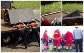 ANIMAȚIE. Cum și-au găsit sfârșitul cei doi muncitori din Bacău, în timp ce descărcau materiale de construcții dintr-un camion