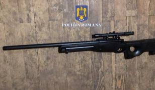 Percheziţii în 35 de judeţe într-un dosar pentru trafic de arme. O persoană ar fi importat arme neletale şi muniţie din Spania şi le-ar fi vândut