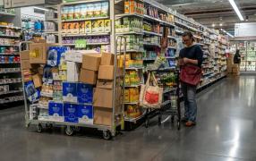 Instabilitatea valutelor creează noi probleme pentru țările care își importă mâncarea. Prețurile alimentelor, 12 luni de scădere la nivel global