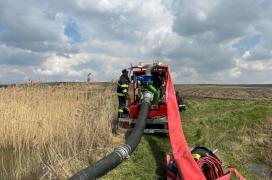 Inundații într-o localitate din Mureș. Cel puțin 17 gospodării afectate în urma ploilor din ultima perioadă