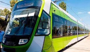 Două tramvaie noi s-au tamponat pe linia 25, în Capitală. Incidentul a avut loc la ieşirea din depou