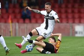 jucătorul de fotbal Dennis Man