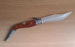 Un adolescent din Craiova a intrat cu un cuțit asupra sa în liceu