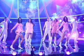 Te cunosc de undeva! WRS şi Emilian, din nou travesti. ''Când am auzit că trebuie să mă epilez din cap până în picioare, m-am speriat!''