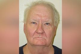 Un criminal condamnat pe viaţă cere să fie eliberat după ce a supravieţuit unui infarct. Crede că a fost "reînviat", iar sentinţa a luat sfârşit