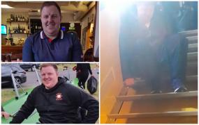 un pasager a fost nevoit să se târască pe scările unui avion