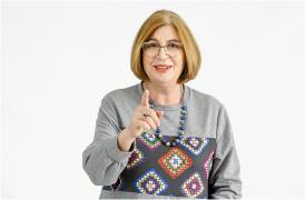 Magda Catone, rol savuros în comedia romantică "Lasă-mă, îmi place! Camera 609" de la Antena 1. Actriţa revine pe micile ecrane după 12 ani