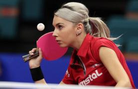 Bernadette Szocs – I-Ching Cheng LIVE VIDEO (21:30). Bernie joacă pentru optimi, exclusiv în AntenaPLAY