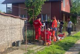 Un bărbat de 59 de ani din Hunedoara a murit electrocutat. Tăia iarba din curte cu o coasă electrică