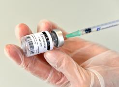 Comisia Europeană negociază cu Pfizer şi BioNTech pentru reducerea livrărilor de vaccinuri Covid-19